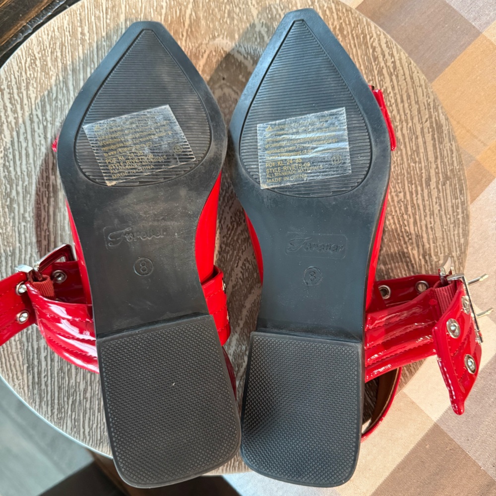 Forever Link Red Heeled Shoes with Buckle Accents New - Picture 10 of 10